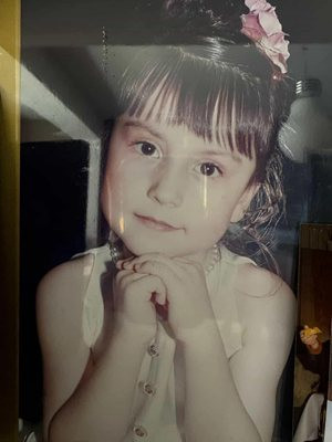100 бона в евро струват операциите на Санта Китана, пирони в главата държат дръпнатите ѝ очи (Снимки)