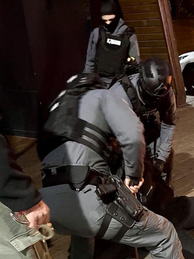 ГДБОП разби две банди от сводници в Банско (снимки)