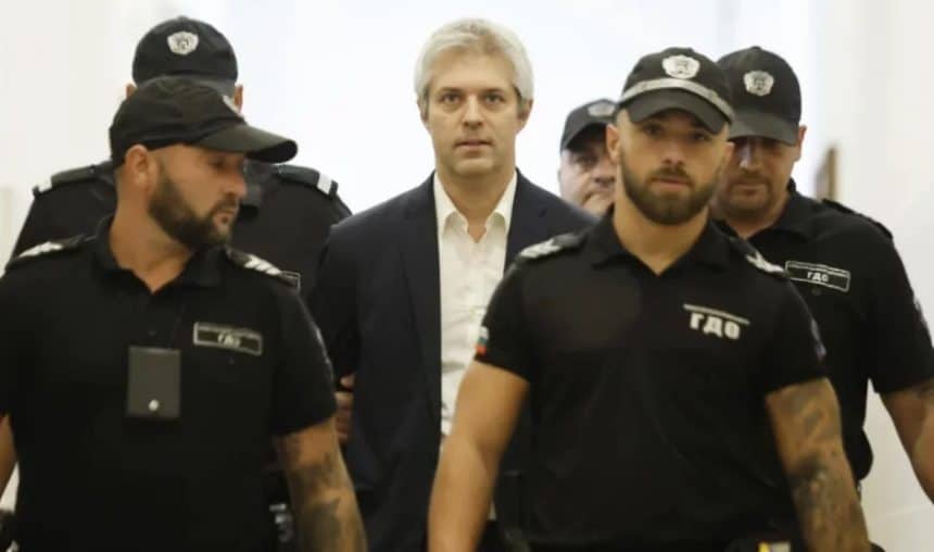 Защитена свидетелка срещу кмета Коцев: Назначената ми охрана ме следи!