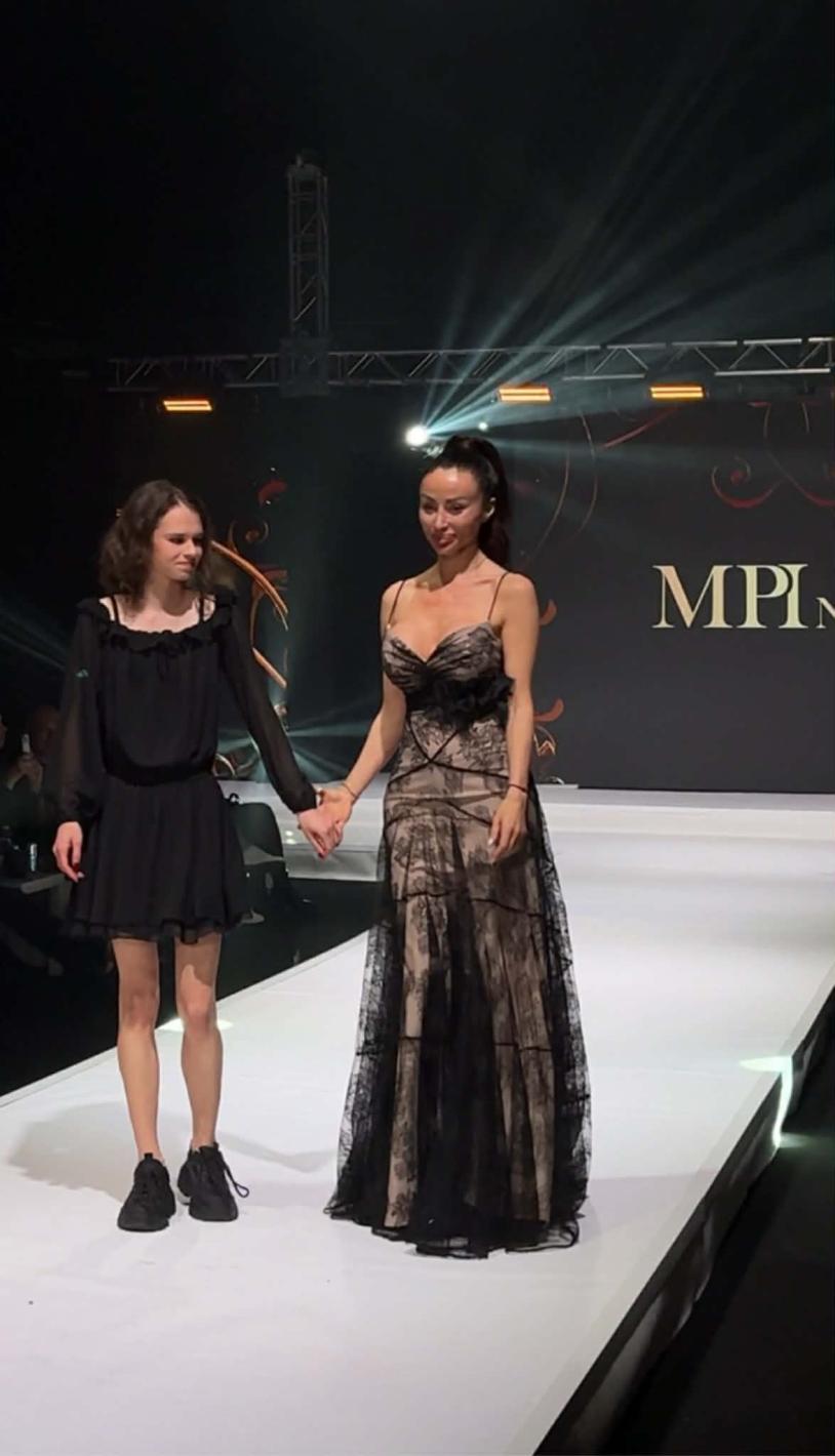Мисис България дефилира с рокля с кауза
