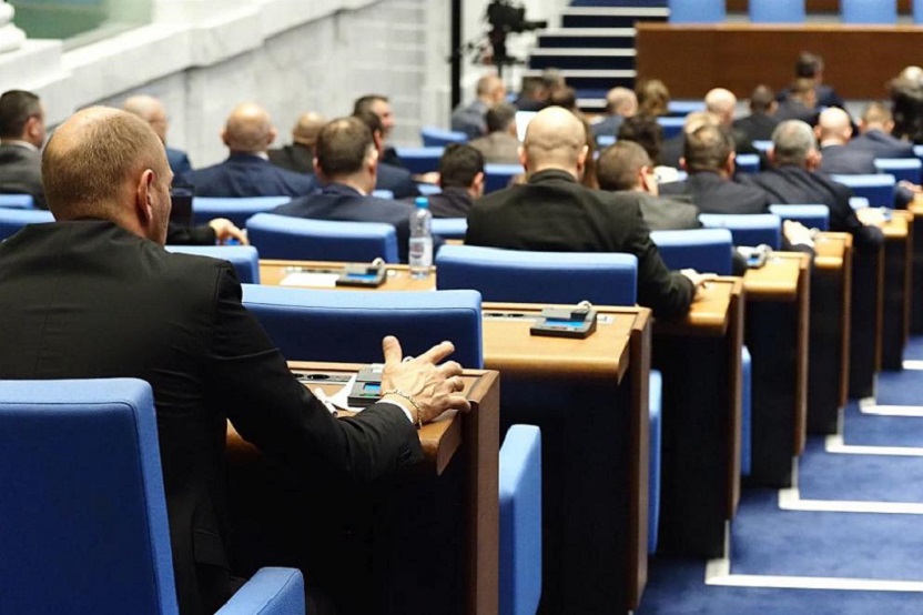 Напрежение: Депутатите викат премиера и вицепремиера