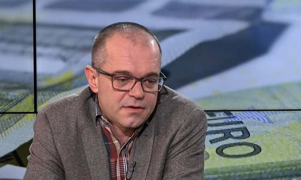 УБИЙСТВЕН АНАЛИЗ! Александър Колячев – ВРИД шефът на КЗП носи пряка отговорност за скъпотията в страната