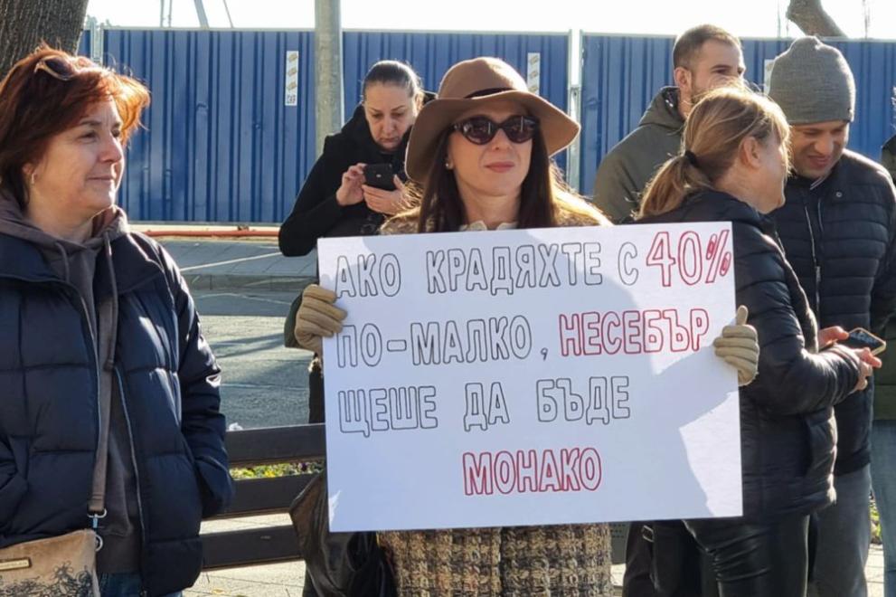 Читател на Narod.bg: 6 г. никой не пипа корупцията в Община Несебър, политик ли прибира парите?
