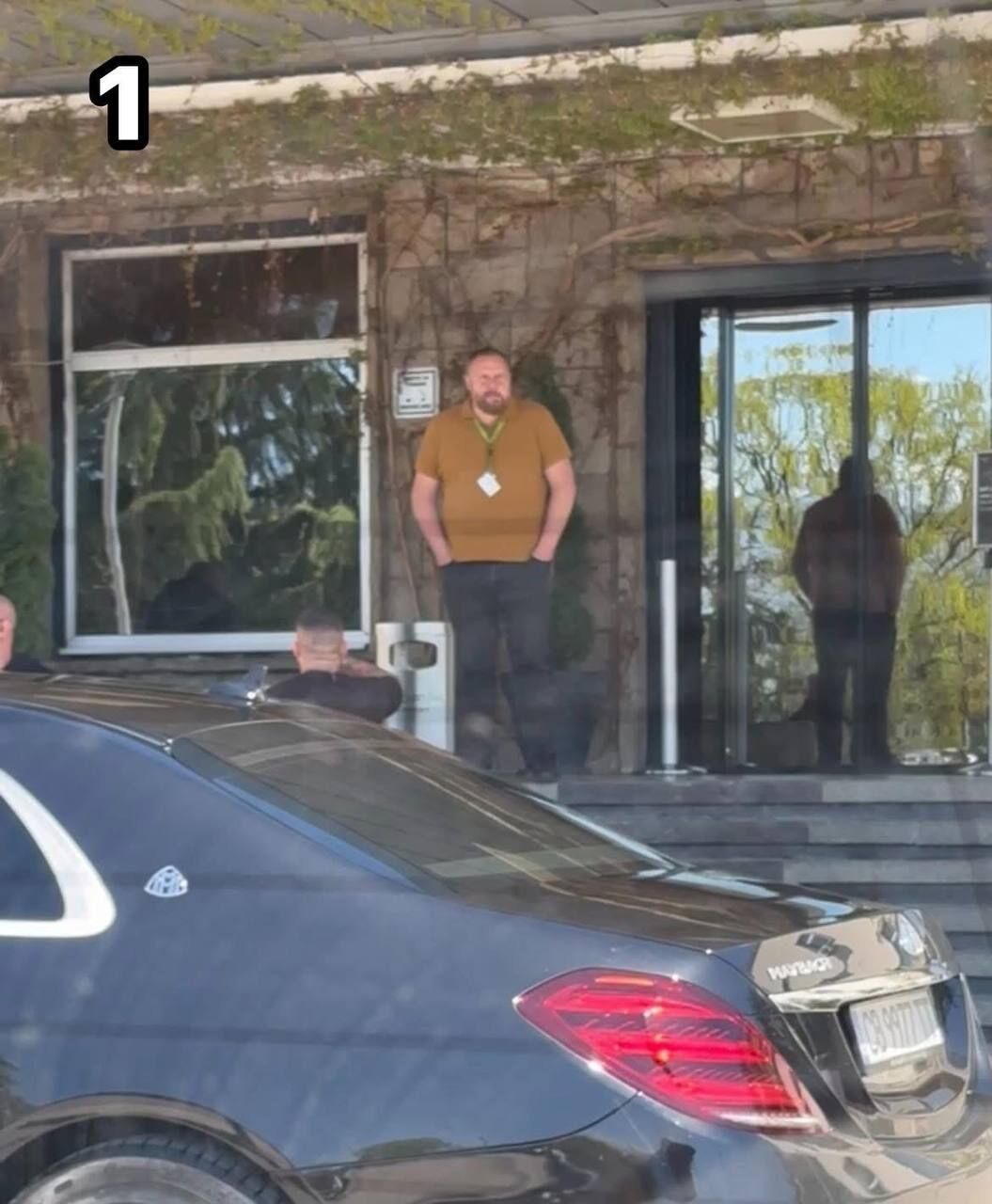 Ало, МВР ли е? Изнесе ли Пеевски 5 милиона евро в раници за Турция със самолета на Валтер?