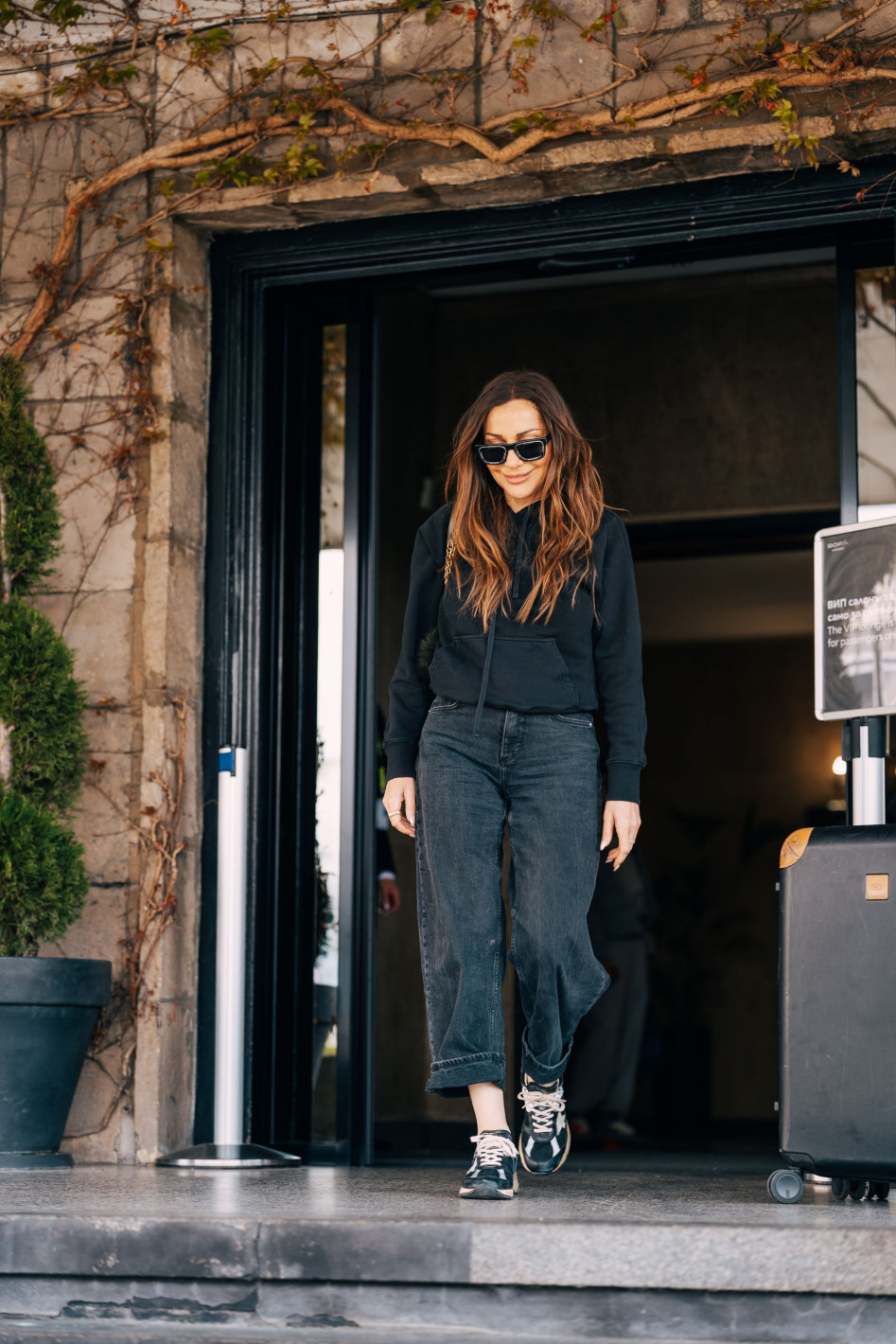 ВИП пристигане с 30 души екип: Деспина Ванди вече е в София (снимки)