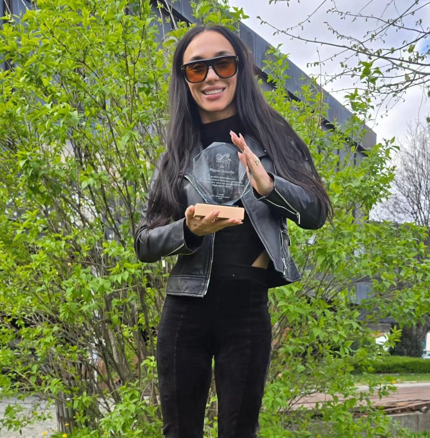 Гущеровица гонила 39 кила, но Мария Илиева я задмина: Певицата СМРАЗИ мрежата с анорексично телце! (ШОК СНИМКИ)