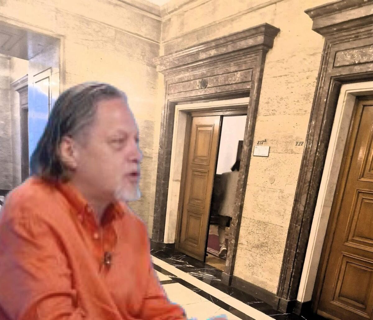 Делян Пеевски и магарето му Алгафари забравиха за Мистър Кеш и поздравиха “лидера г-н Румен Радев”! (Видео)