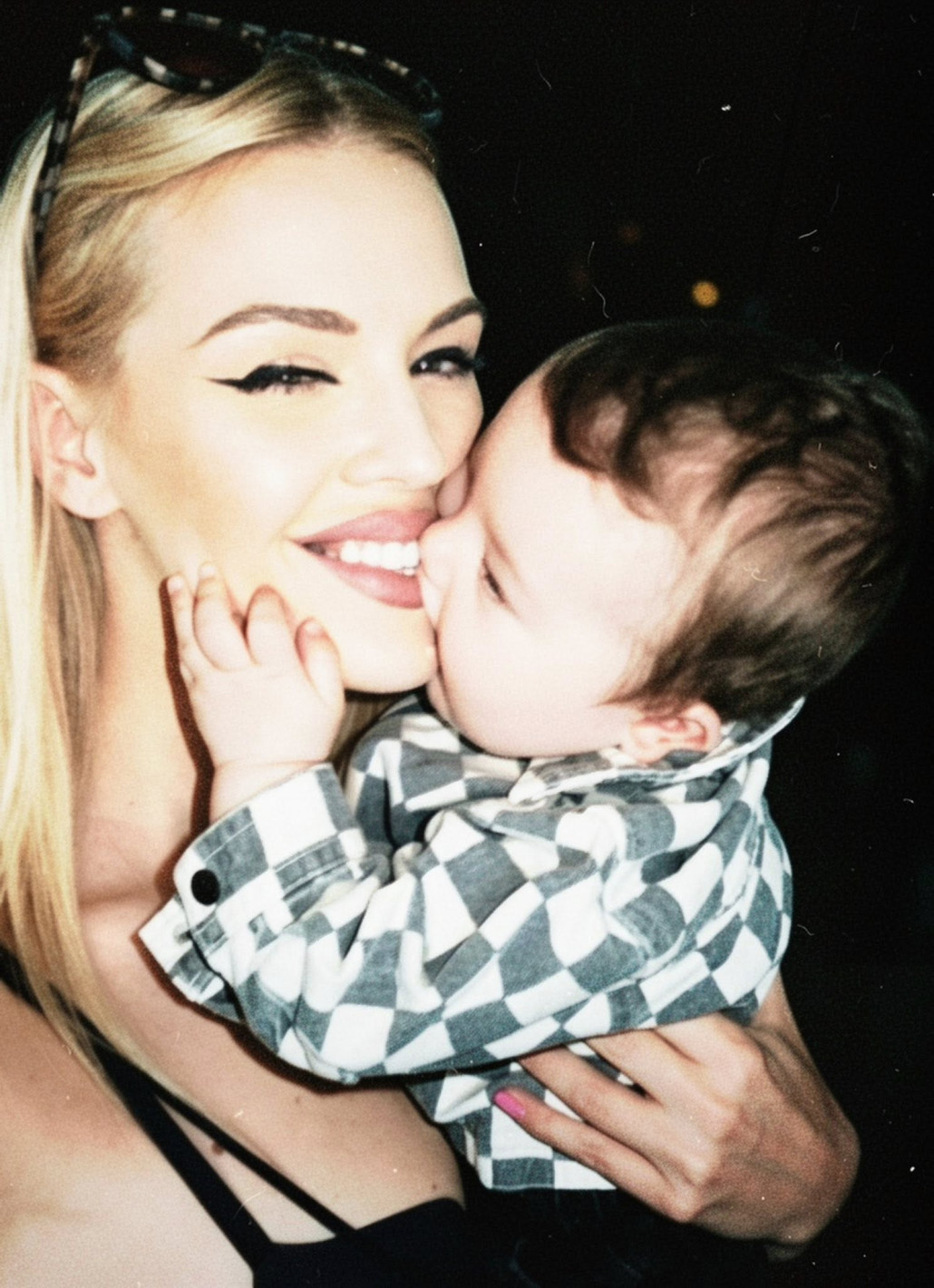 Имало чудеса!! Натали Трифонова най-после показа Мартин Чой с бебето! (ето ви го от плът и кръв – СНИМКИ)