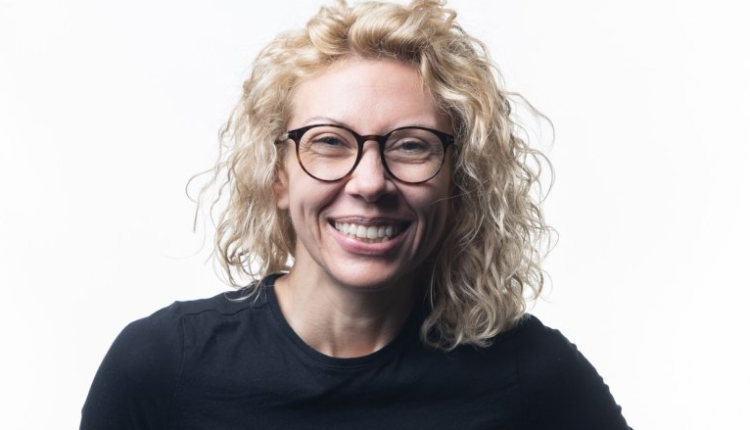 Кандидат-депутатка се жалва: Наричат ме „Метилява овца“ и „смрад“