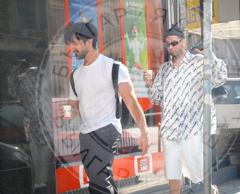 Крахът с Валерия го превърна в гей?! Евгени Генчев заживя с мениджъра Кирил Кирилов: От дома им ехтят скандали! (ВИЖ ТУК)