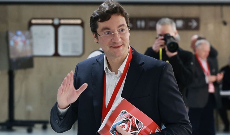 Крум Зарков остава лидер на потъналата БСП