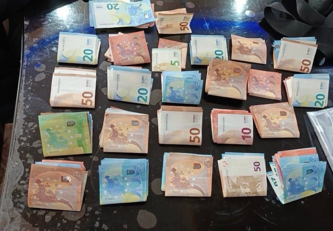 МВР залови огромна сума от над 50 000 евро от купувачи на гласове! Познайте за коя партия? (Уникални СНИМКИ)