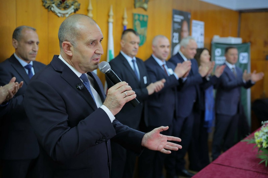 Няма мърдане: Само 2 варианта за кабинет