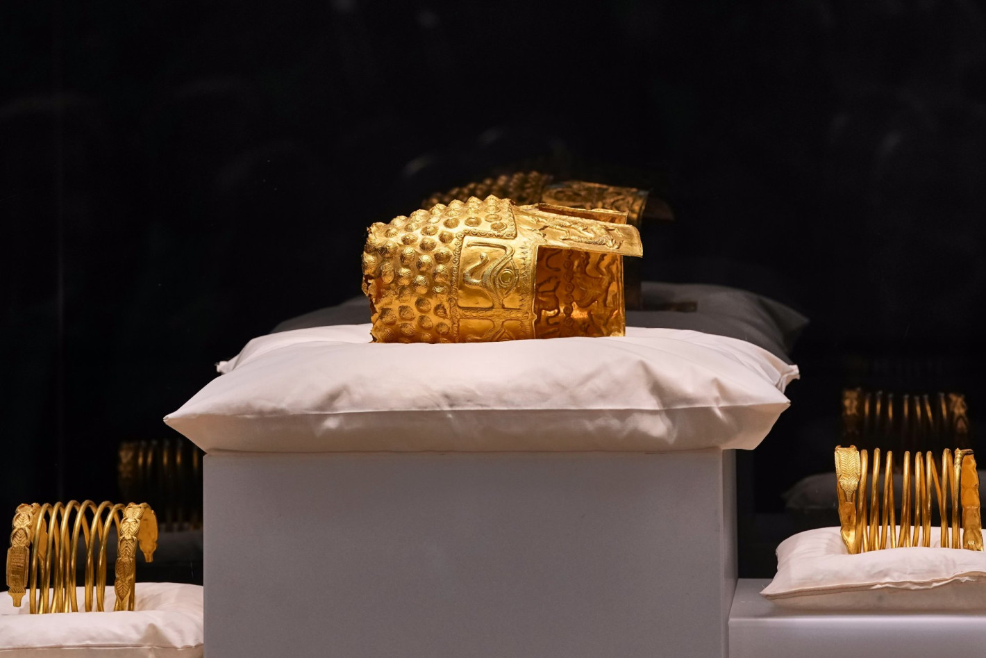 Показаха върнатото румънско златно съкровище, откраднато в Нидерландия (снимки/видео)