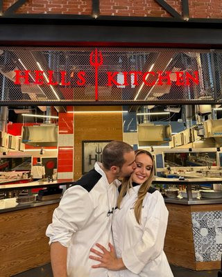 Полудя по него!! Деси Трифонова разкара мъжа си и се къса да пуска снимки със Събков! (виж как се натискат)