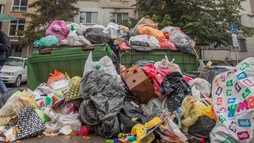 Процедура на тъмно: Как почистването на Зона № 3 в София се превърна в корупционна рецепта за провал