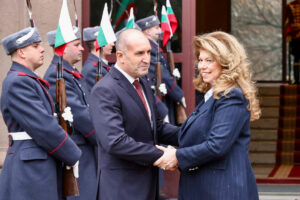 Радев зарязва Йотова, лансира нов кандидат за президент