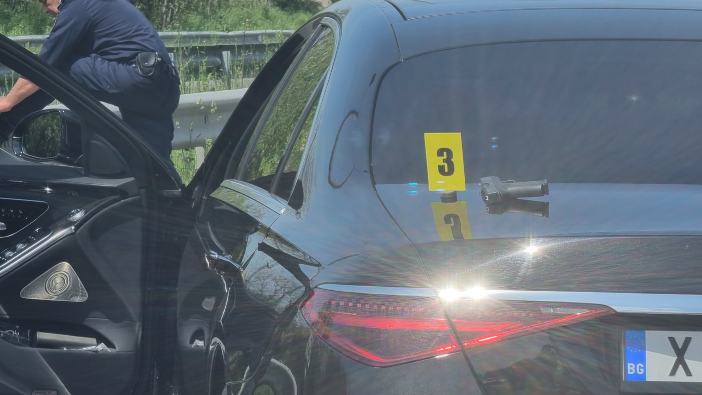 Скандал между шофьори в Хасково завърши с вадене на нож и изстрел в крака (снимки/видео)