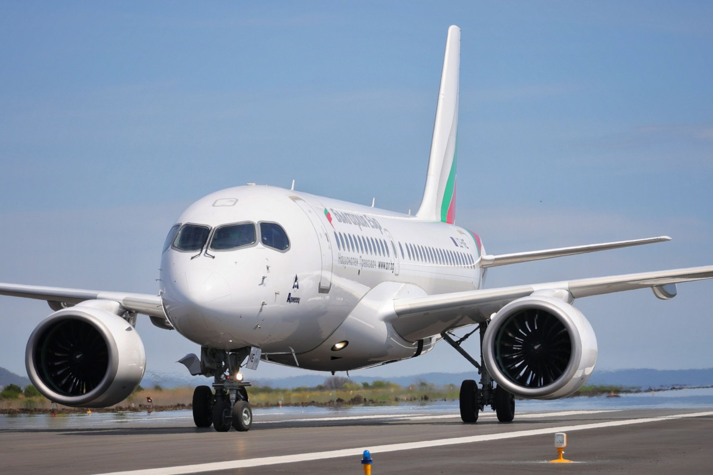 След 170 дни ремонт: Летище Бургас откри обновената си писта с полет от София (снимки)