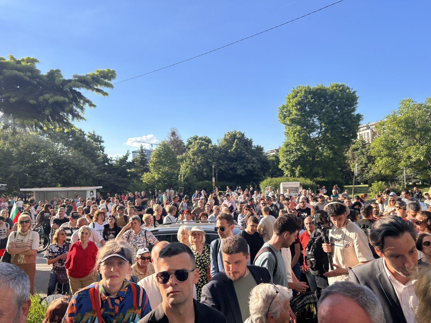 Жители на „Младост“ отново излязоха на протест срещу небостъргача, затвориха булеварда (снимки)