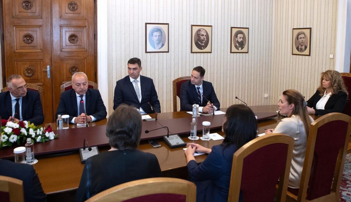 Илияна Йотова и Прогресивна България обещаха редовно правителство на 8 май!
