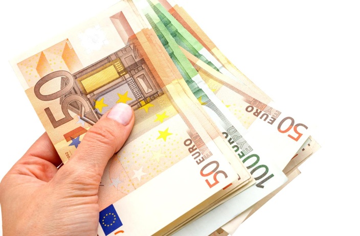 Минималната заплата става €1000