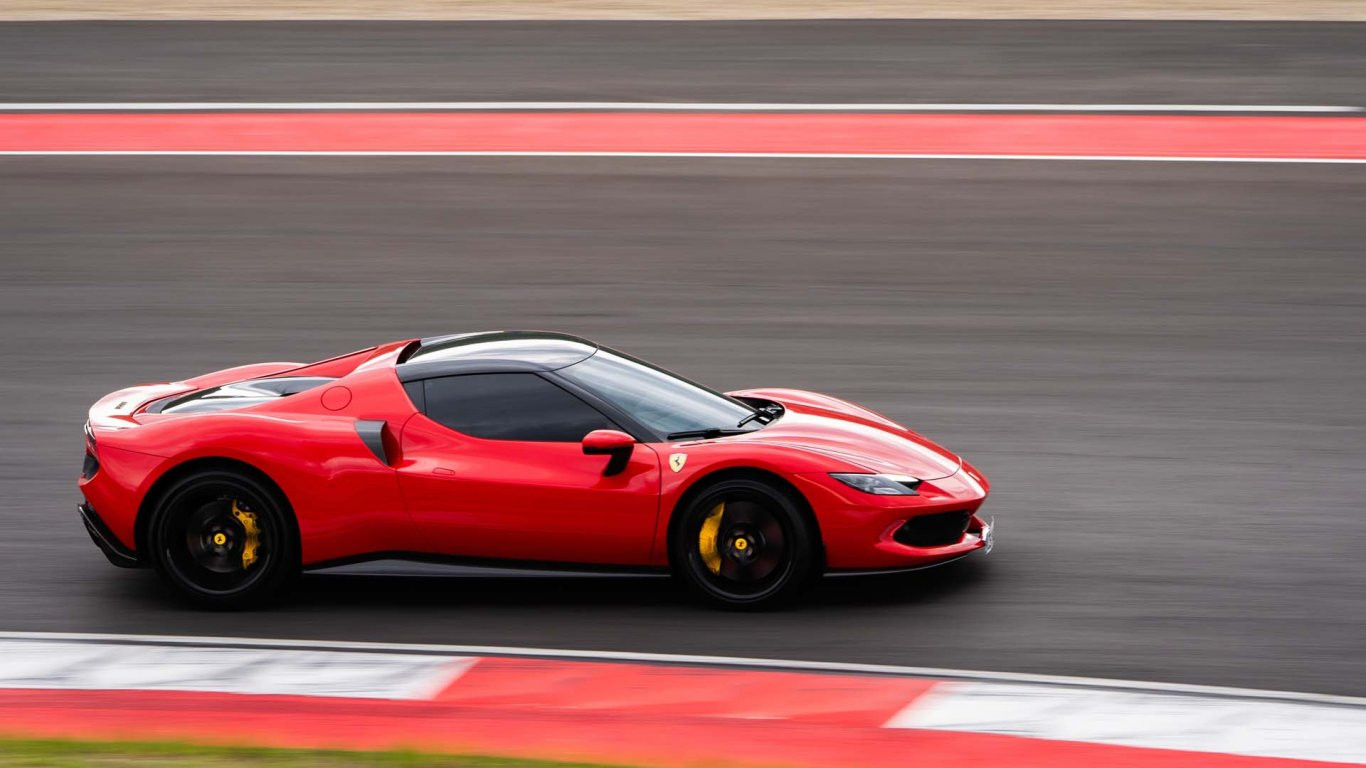 Над 30 автомобила Ferrari се събраха на писта в България