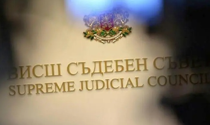 Съдии на протест заради странни въртележки