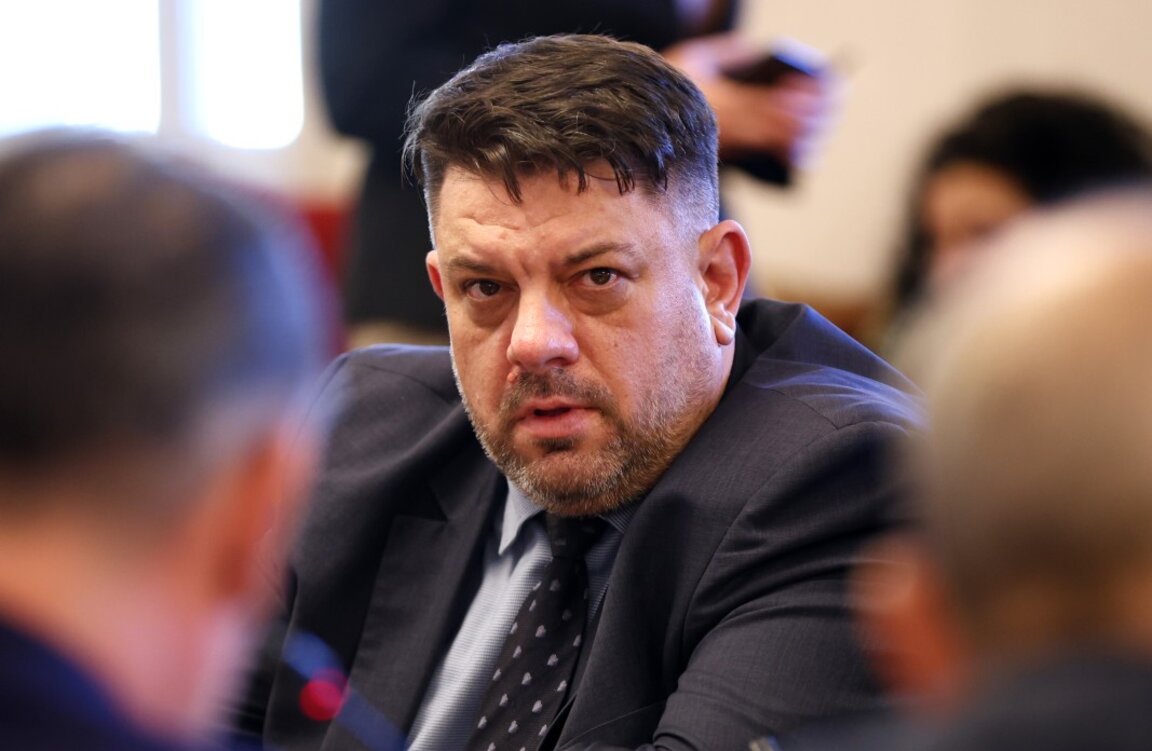 Червеният Калигула: Атанас Зафиров режел глави на „Позитано“ 20
