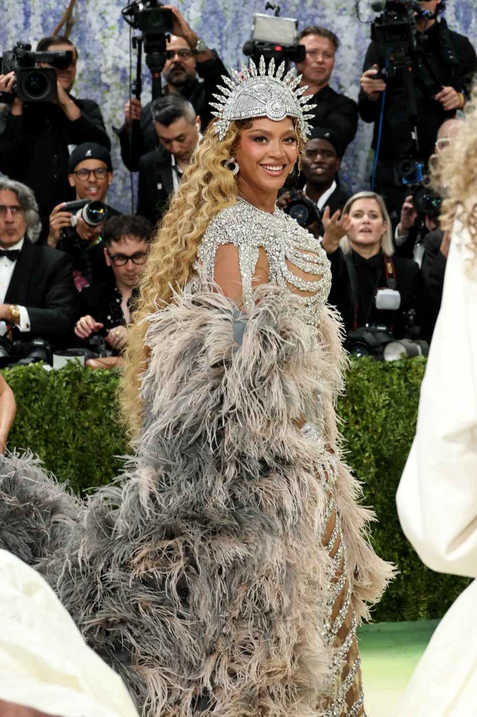 Met Gala 2026: Звездите превърнаха изкуството в бутафория и шоу (снимки/видео)