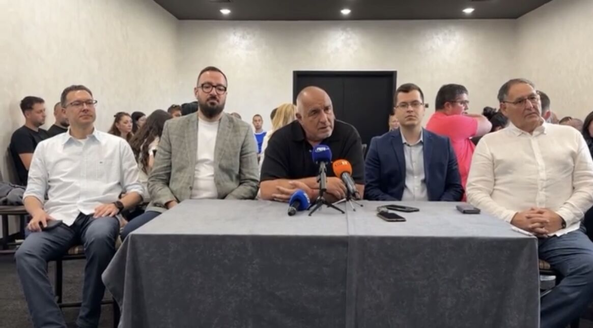 Борисов стана преподавател и удари по “колегата” Кандев: Никой не го е гонил, а той се разрева