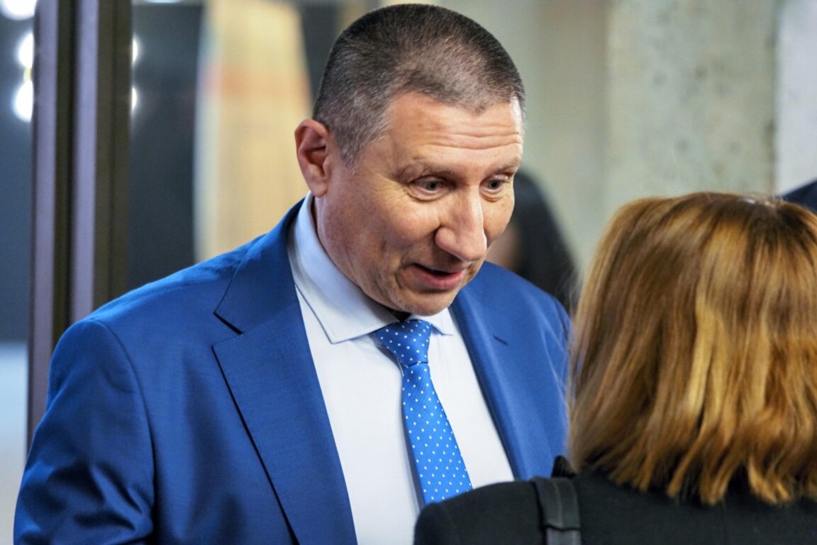 Кой сменя Борислав Сарафов на върха на НСлС?