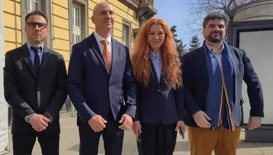 Лидер на ПП избяга, избра друга партия