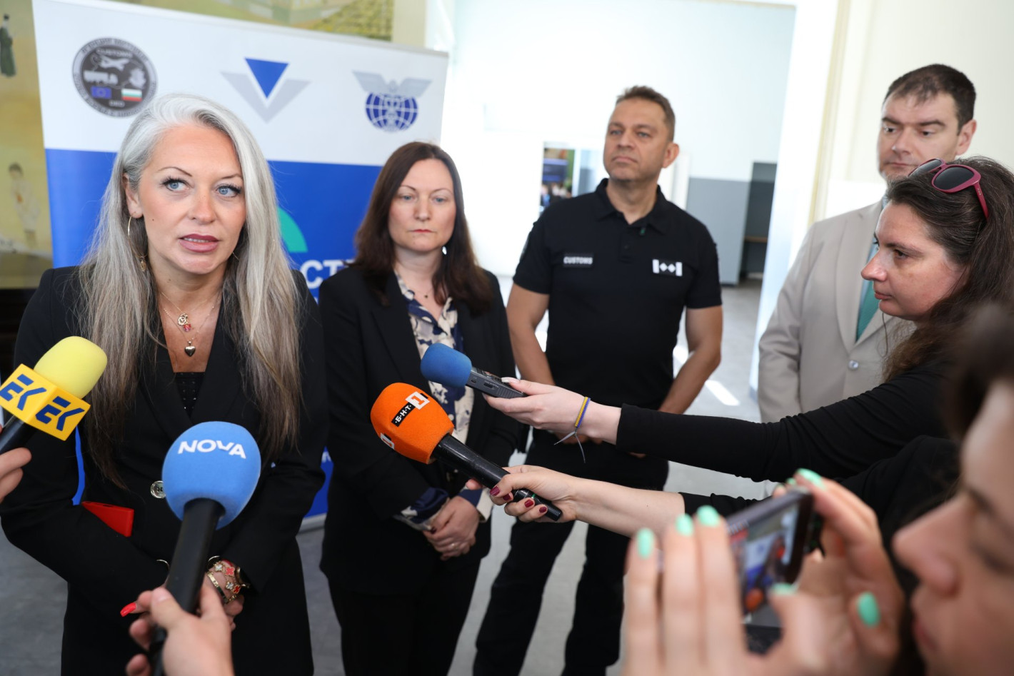 Митниците хванаха пратки с дрога от осем уебсайта, пристигащи от Централна Европа (снимки)