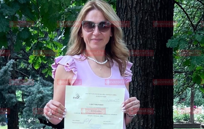 Първо в Narod.bg: Бившият митничар №1 Петя Банкова стана интегративен психотерапевт
