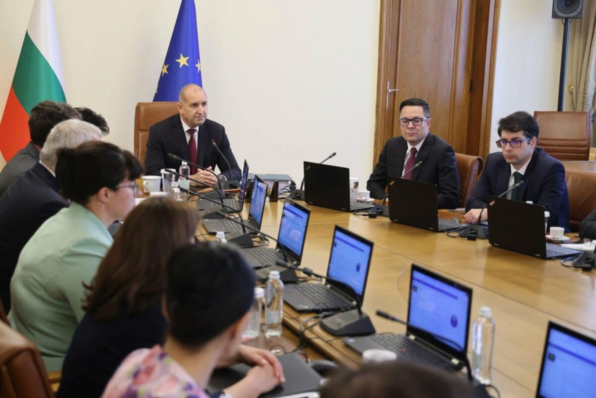 Румен Радев: Край на оръжието от БА за Украйна! България търпи щети от кръвопролитната война!