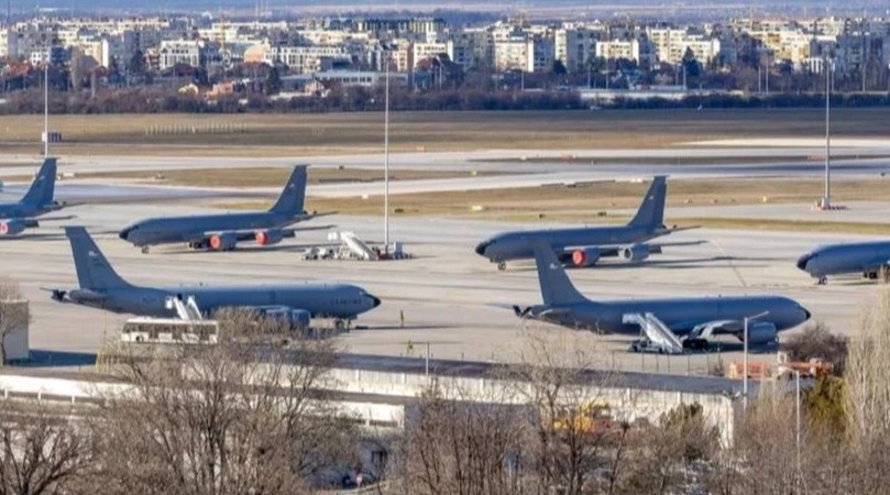 Румен Радев не мълчи: Няма друг случай в Европа – военни US самолети на гражданско летище