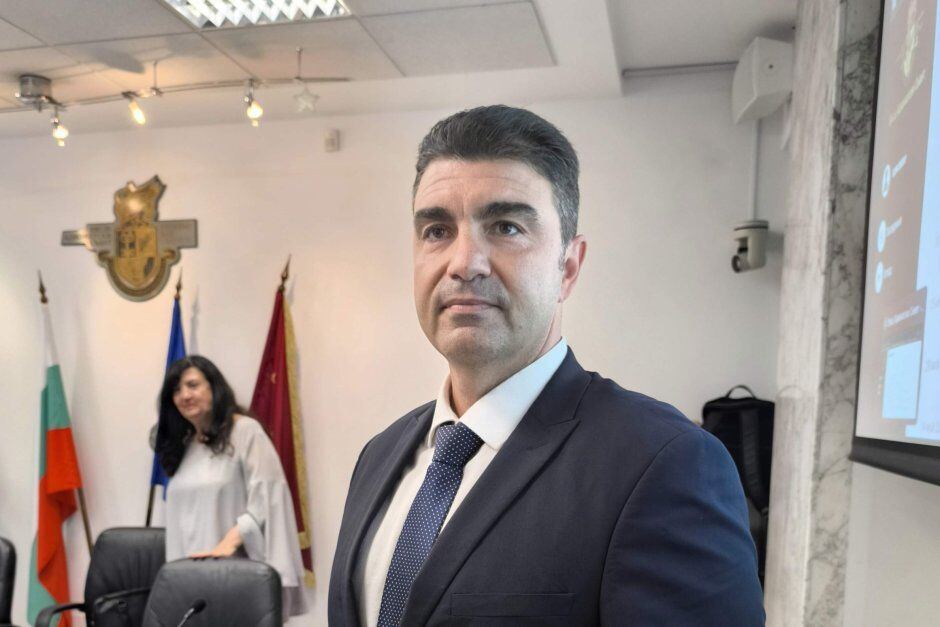 Адвокат – съдружник на мъжа на видна основателка на Протестна мрежа и пиарка на Васил Божков бе избран за член на новата КПК!