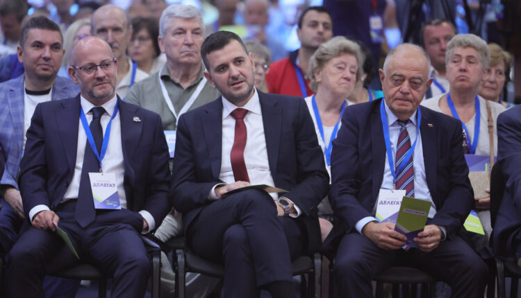 Драма в ДСБ с новия лидер