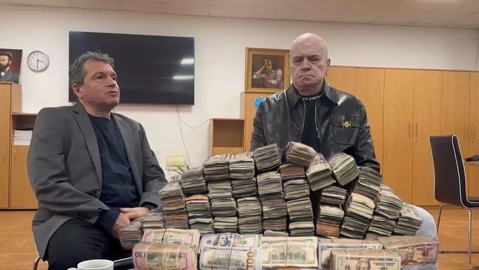 Извънредно в BNEWS! Зомбито Слави Трифонов страда от политическа шизофрения!