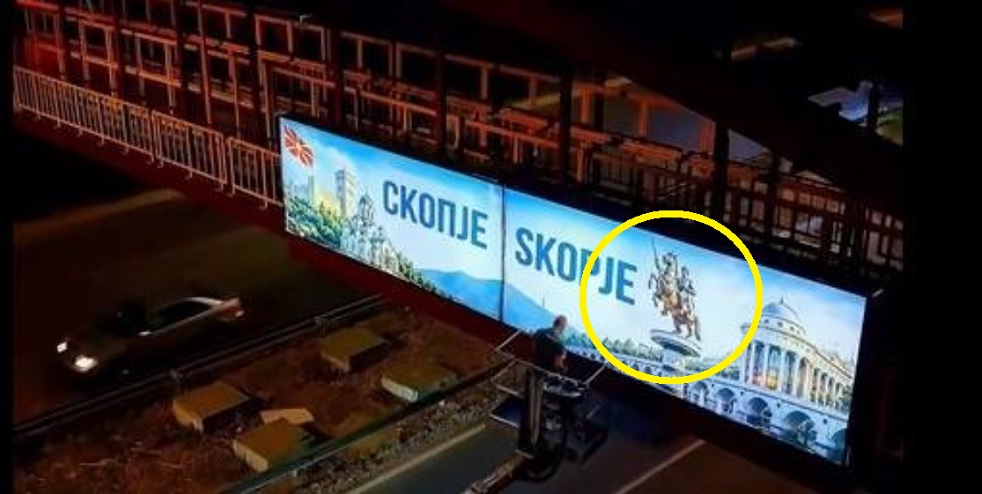 Страшен резил: Кон с 5 крака в Скопие, макетата бесни
