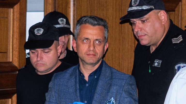 Фалстарт: Бивш митнически шеф се изплъзна в съда за 3 млн. лева щети