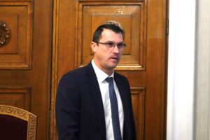 Вижте поредната калиника-касичка на Николай Копринков