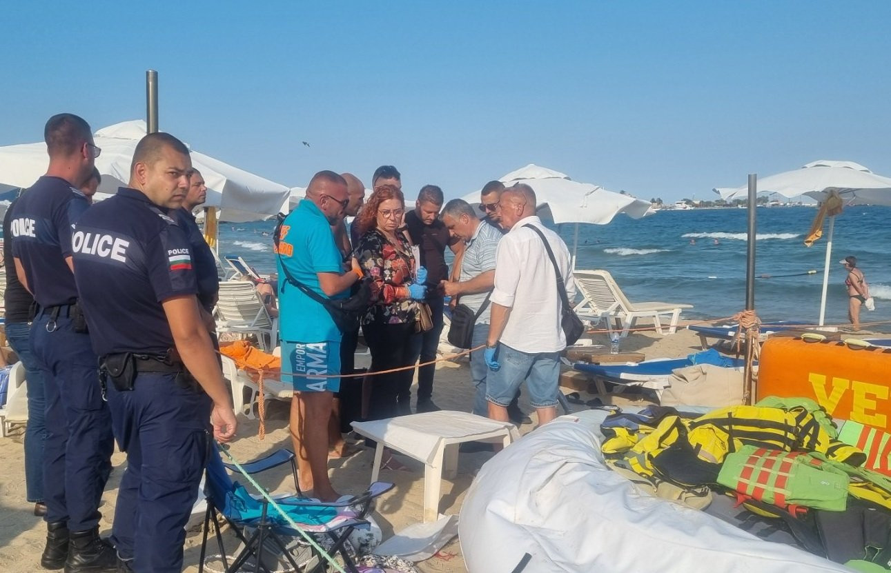 Мотоделтапланерът, от който двама мъже паднаха в морето, бил самоделка (снимки)