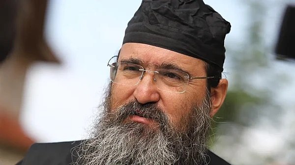Никанор пак поиска оставката на Даниил, патриархът го заби с още 15 дни наказание
