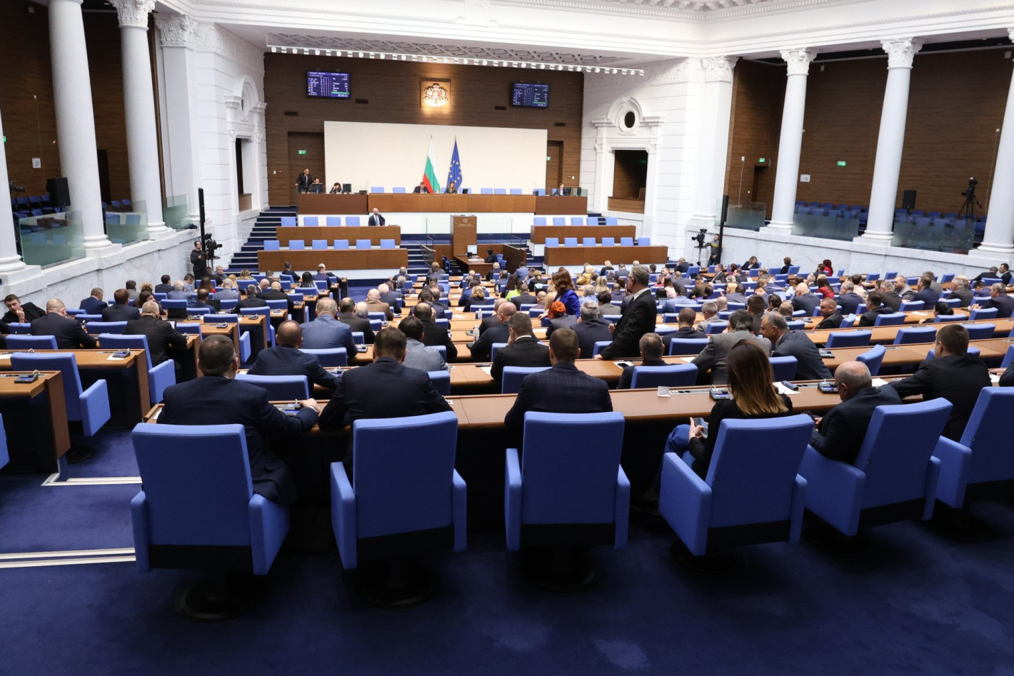 Парламентът търси доставчик на кафе, чай, бонбони и ядки за депутатите за 103 000 евро