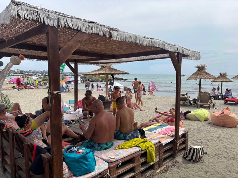 Ченгета и митничари на море за €10 евро на вечер
