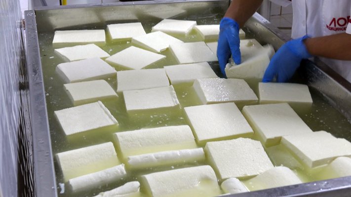 Не може продукт с 60% вода да се нарича „сирене“, ядосва се Явор Гечев