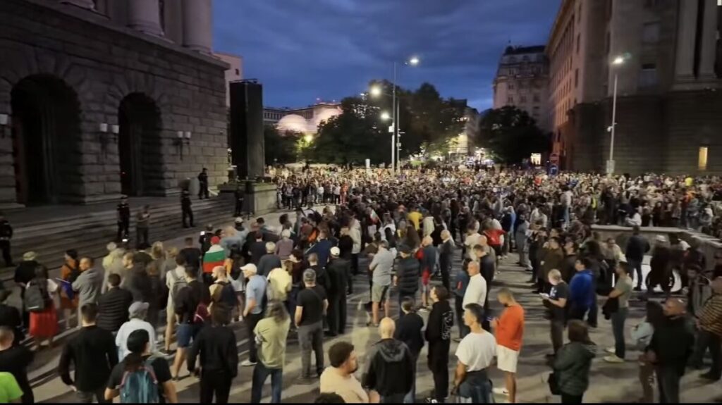 Първият протест за сезона по-малоброен от балона под постовете на Капутин и Пуйло!