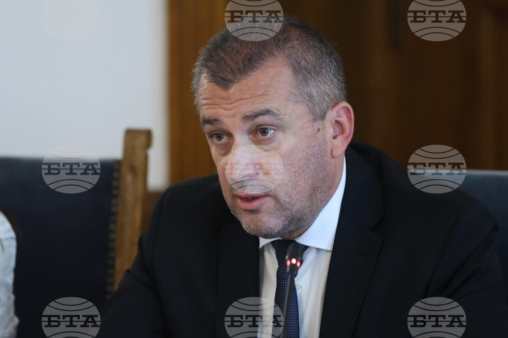 Работи се за ускоряване изграждането на инфраструктура при Кресна и за нови мостове над Дунав, заяви министър Георги Пеев
